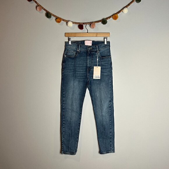 NWT Revice Venus Crop in LightYear wash Star jeans - Picture 2 of 9